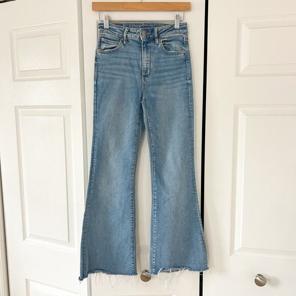 American Eagle Super Hi-Rise Flare Jeans Light Wash Next Level Stretch EUC 2 - Picture 7 of 7